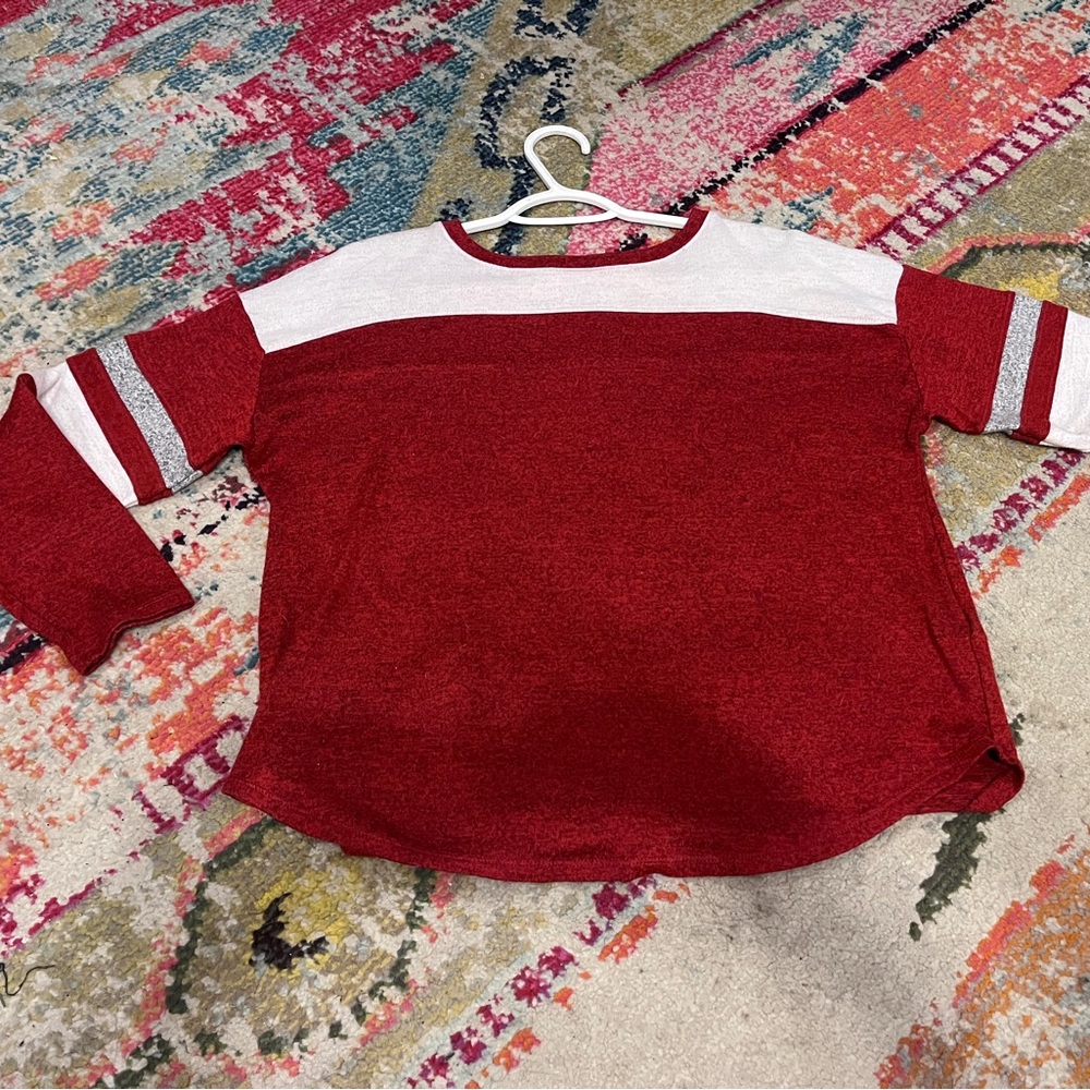 maroon and white 3/4 sleeve shirt size L